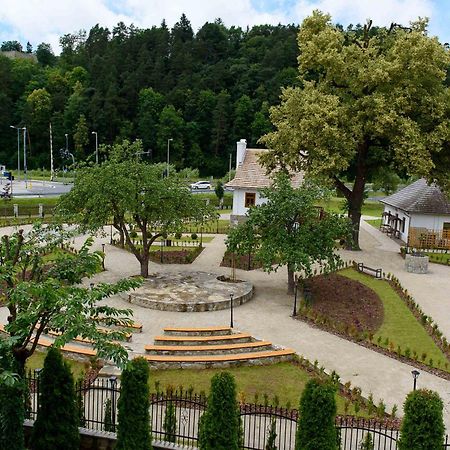 Villa Turris Apartamenty Przy Muszynskim Zamku 무스지나 외부 사진